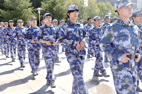 迷彩青春正淬炼