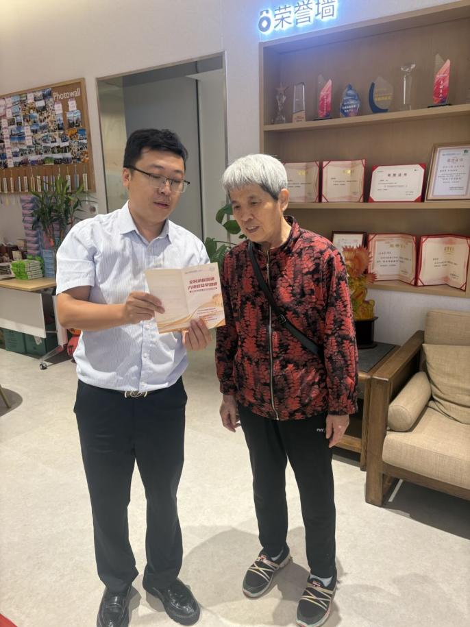 民生银行济南领秀城南社区支行开展2025年金融消保知识宣传活动