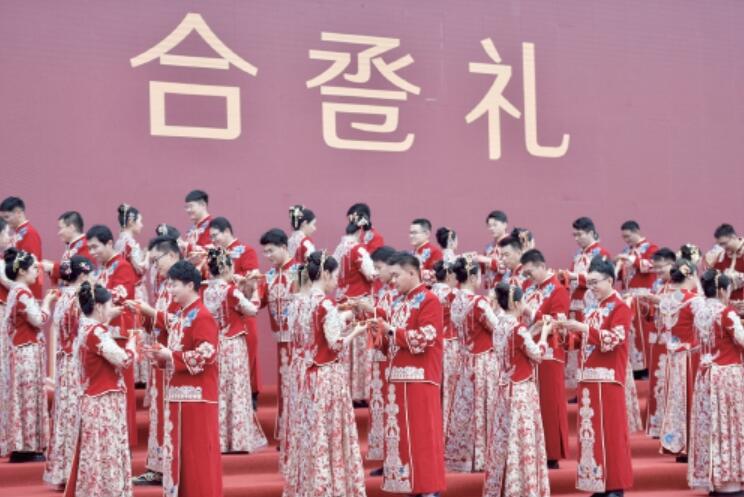 共绘幸福图景!40对新人“情定泉城” 济南市第三届青年人才集体婚礼浪漫礼成