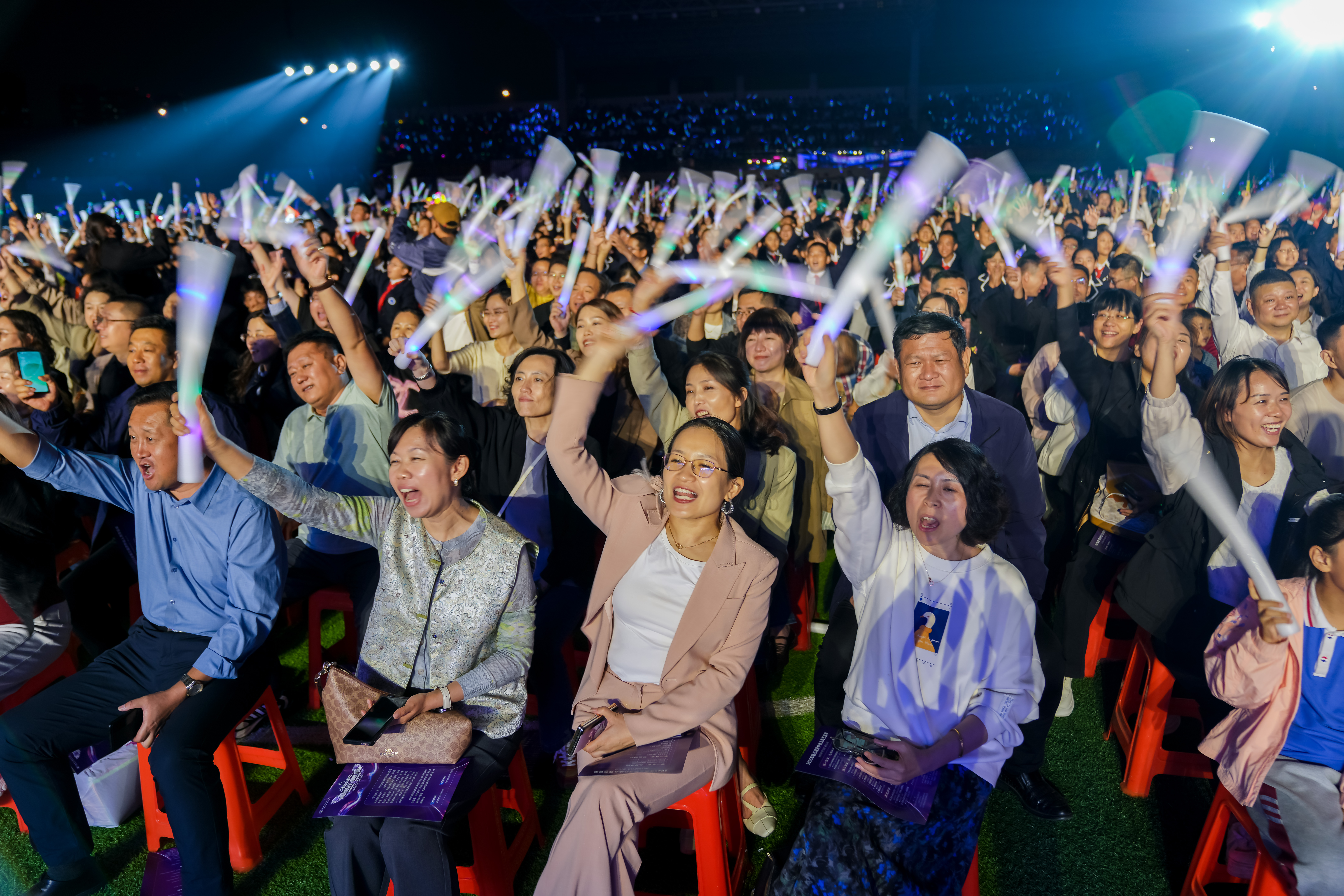 赛场争雄抒国志 青春接力共月圆 —— 济南外国语学校 2025 年秋季田径运动会开幕式暨达人秀