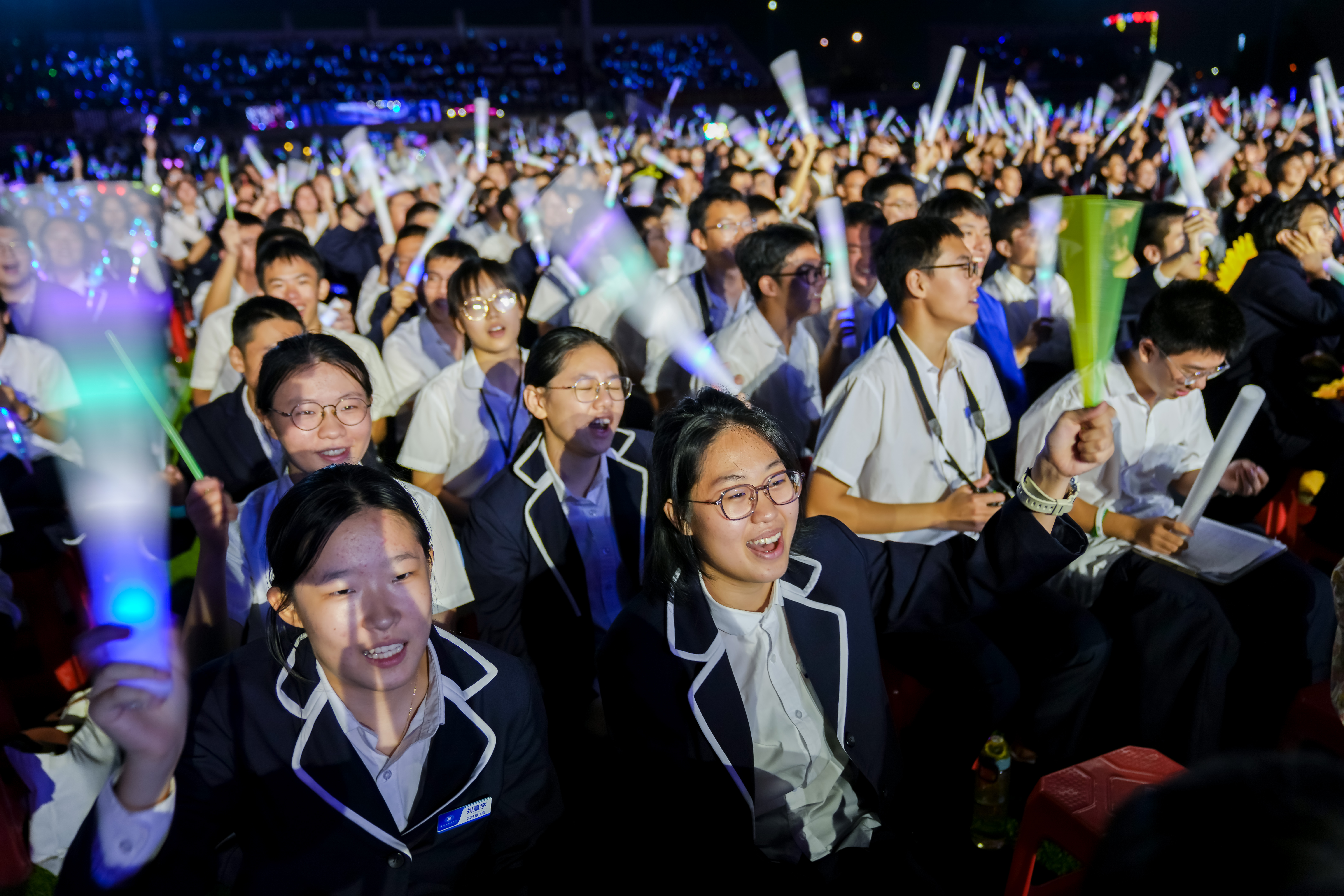 赛场争雄抒国志 青春接力共月圆 —— 济南外国语学校 2025 年秋季田径运动会开幕式暨达人秀