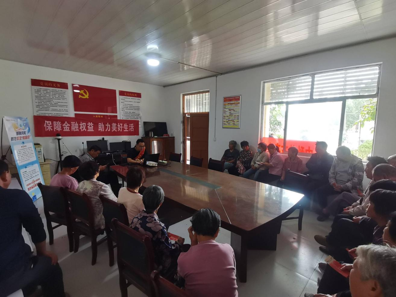 平安产险成武支公司：中秋情暖邢楼村，共筑农村金融“安全网”