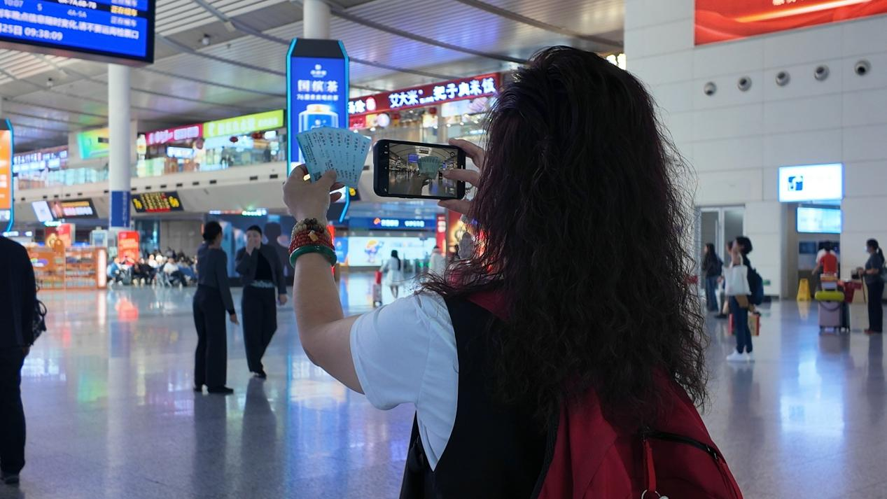 融媒·见证丨方寸之间见证时代变迁,铁路出行迈入数字化新阶段——再见啦,“纸质票”!