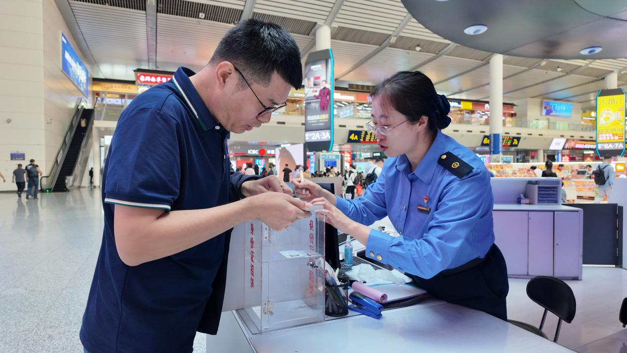 融媒·见证丨方寸之间见证时代变迁,铁路出行迈入数字化新阶段——再见啦,“纸质票”!