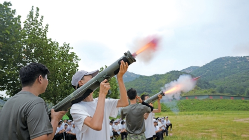 迷彩少年 青春铸魂