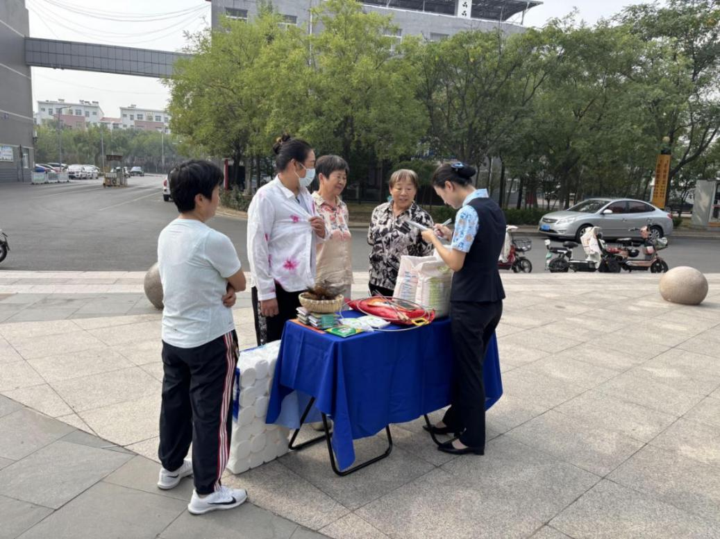 筑牢反诈“防火墙”:民生银行东营垦利支行进社区开展反诈宣传活动