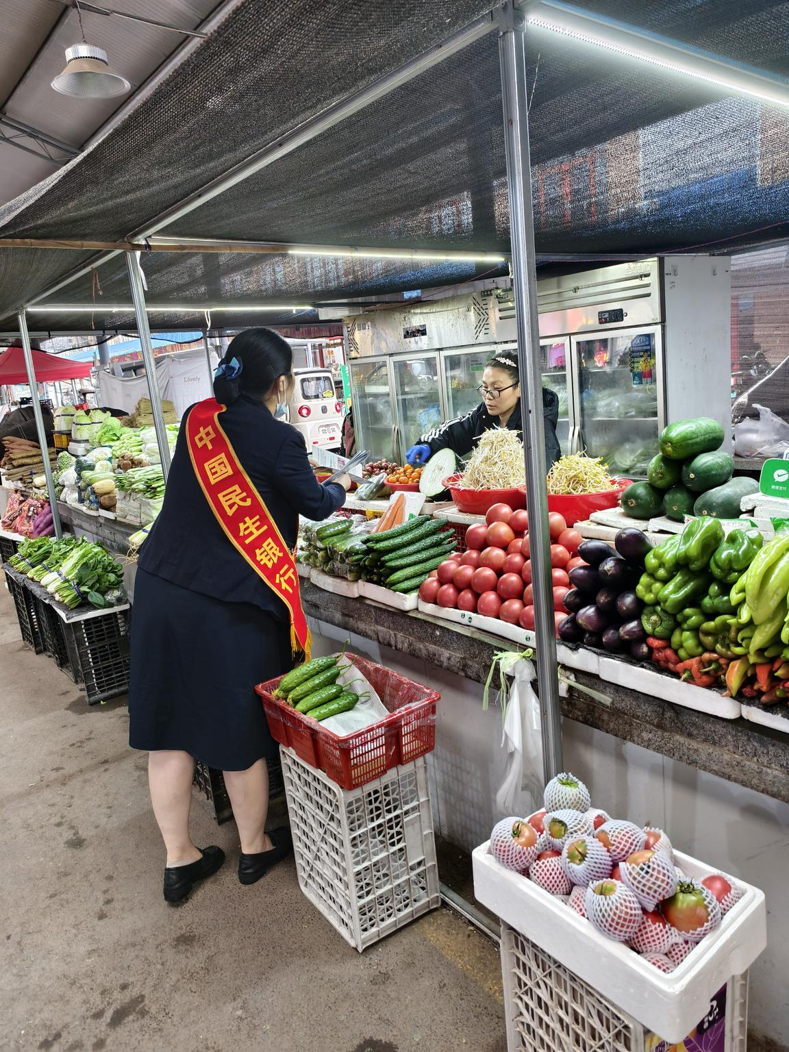 民生银行潍坊青州支行深入腾达农贸市场普及金融知识 守护群众钱袋子