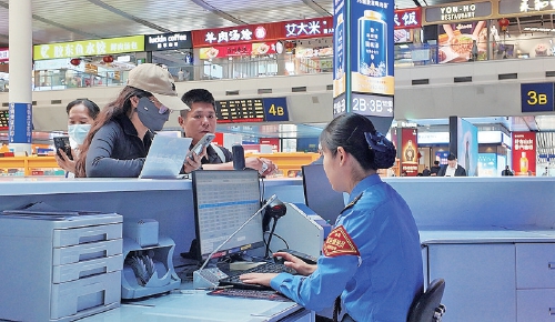 融媒·见证丨方寸之间见证时代变迁，铁路出行迈入数字化新阶段——再见啦，纸质票！