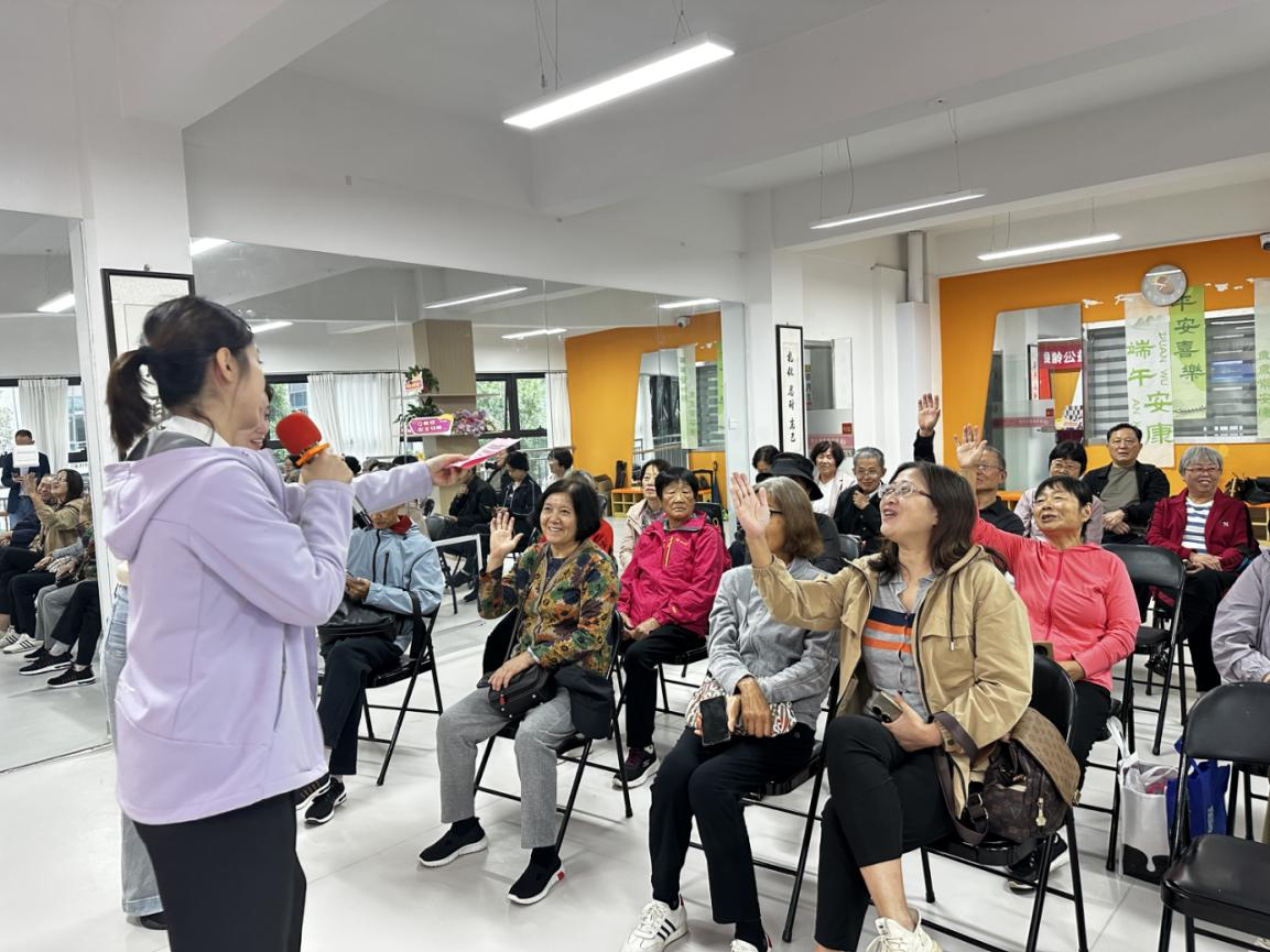 济南联通客户日走进老年大学 科普课点亮银龄智慧生活