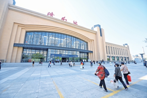 双节来临 济南火车站北站房迎来投用后首个客流高峰