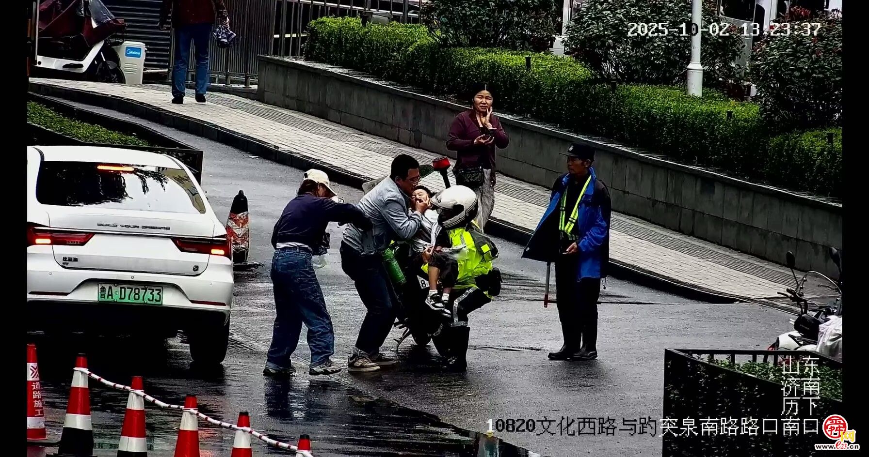 五分钟生命速递：外地幼童突发急症，济南交警火线开道