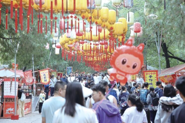 假期第四天“双节”氛围依然浓厚,济南30家景区共接待游客74.54万人次