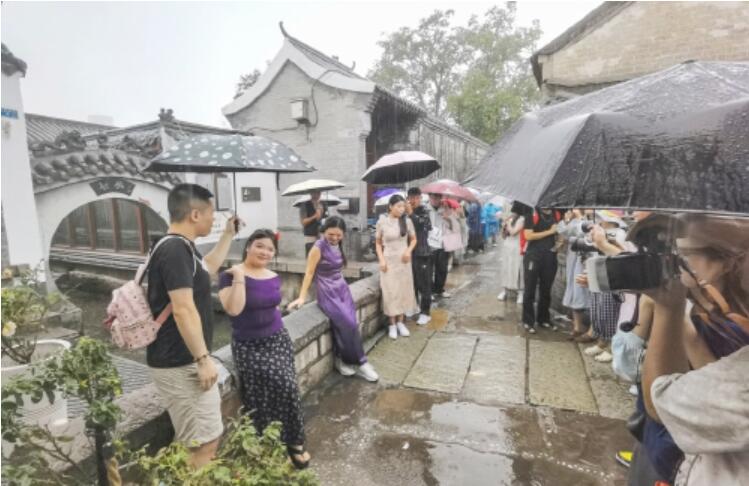 诗意与活力交织 泉水与游人相映 假期第五天全市30家景区实现营业收入1628.32万元