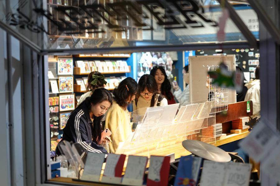 中 경제 브리핑...국경절∙중추절 연휴 기간, 결제 건수·금액 '쑥' 外