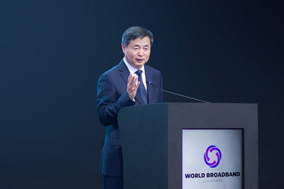 中国电信董事长柯瑞文:云网筑基,智惠未来