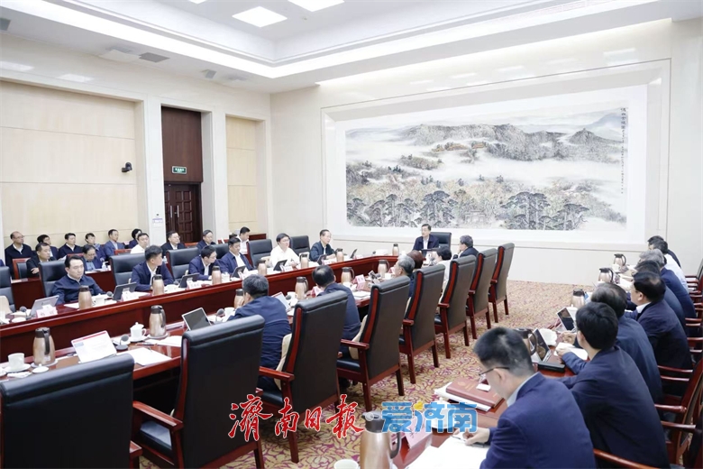 市委理论学习中心组进行集体学习 刘强主持并讲话 于海田韩金峰雷杰杨峰出席