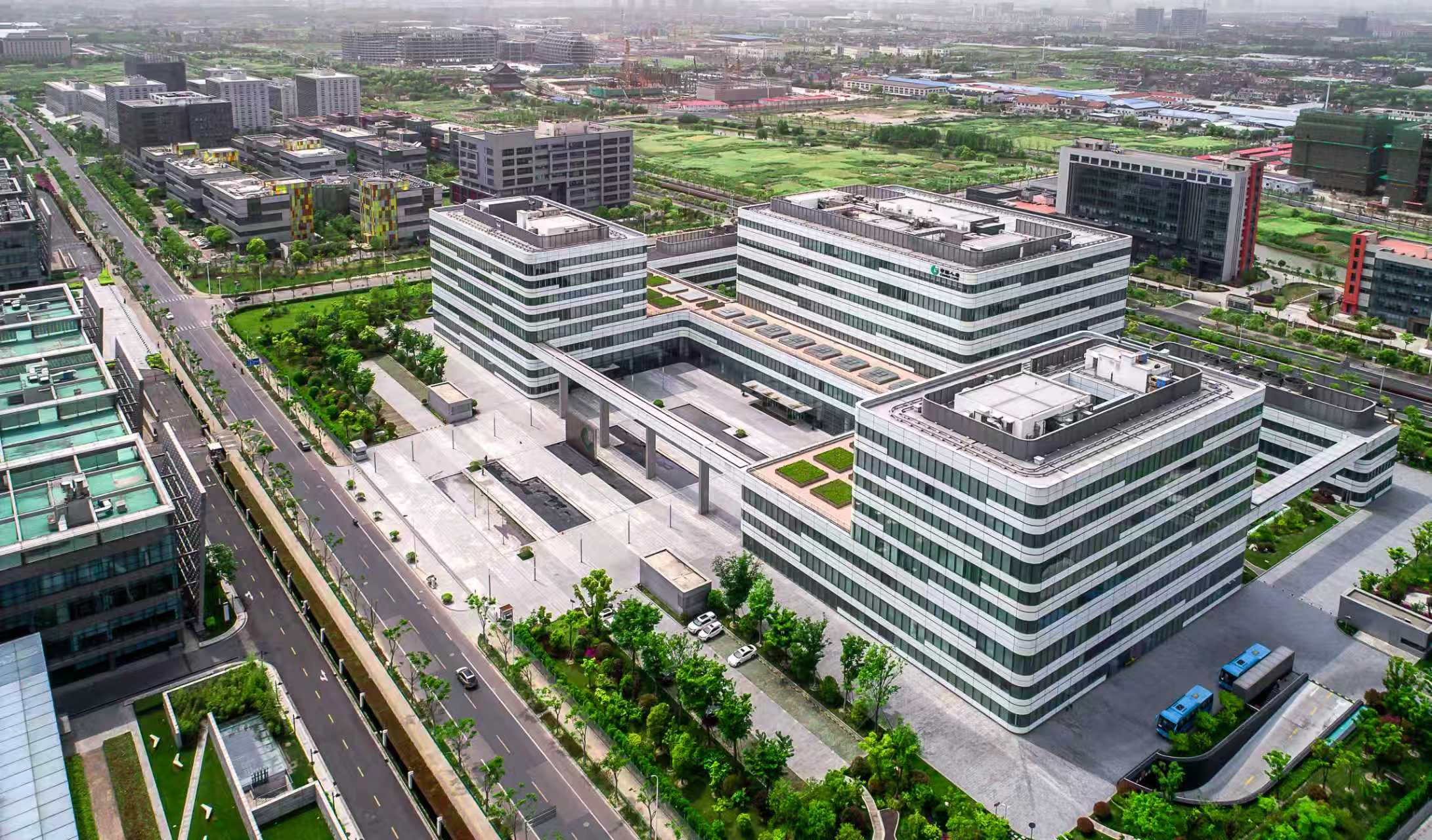 76载变与不变：中国人寿以时代之笔书写守护答卷