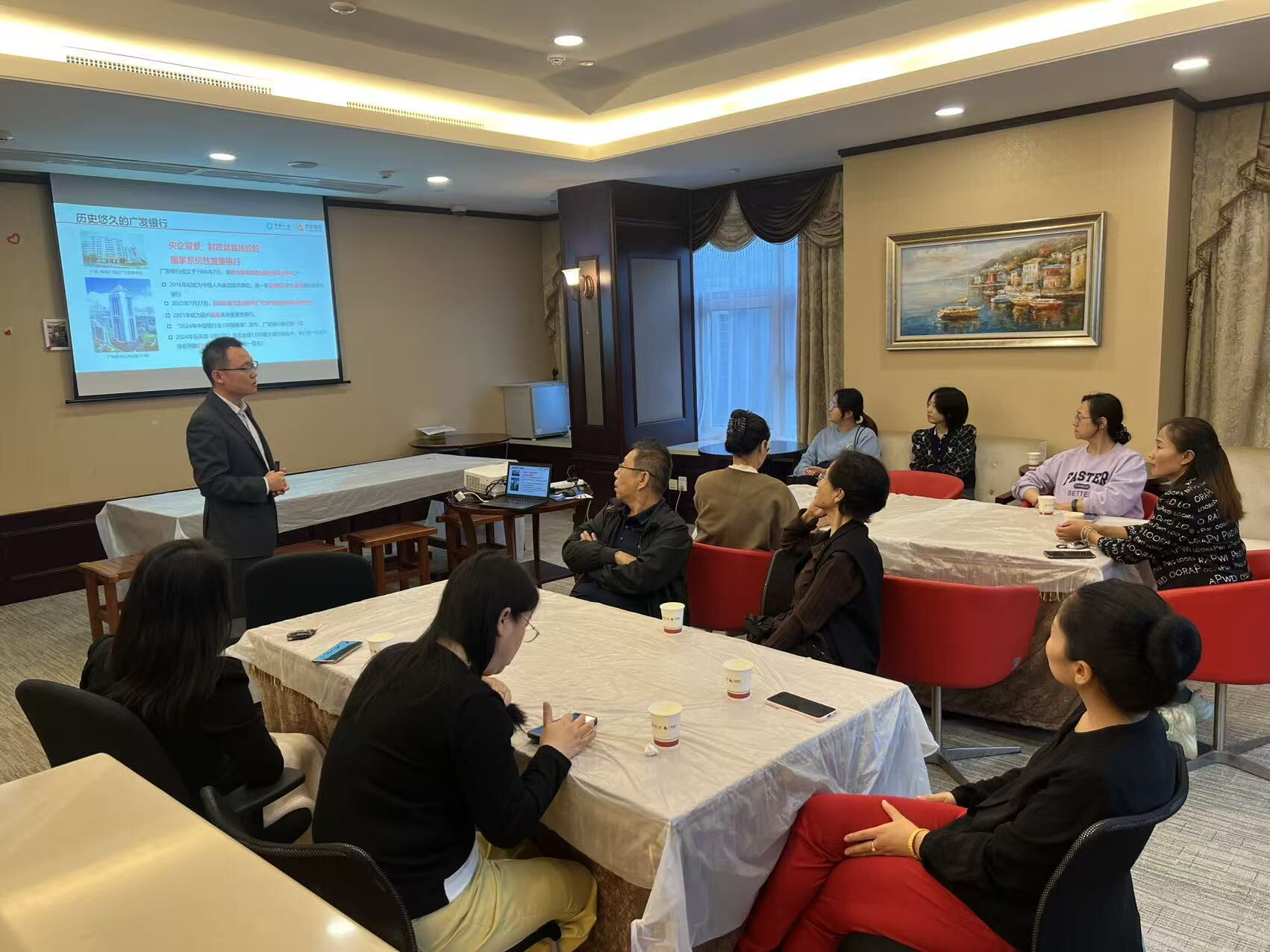 广发银行潍坊分行营业部举行“敬老月”金融知识宣教活动