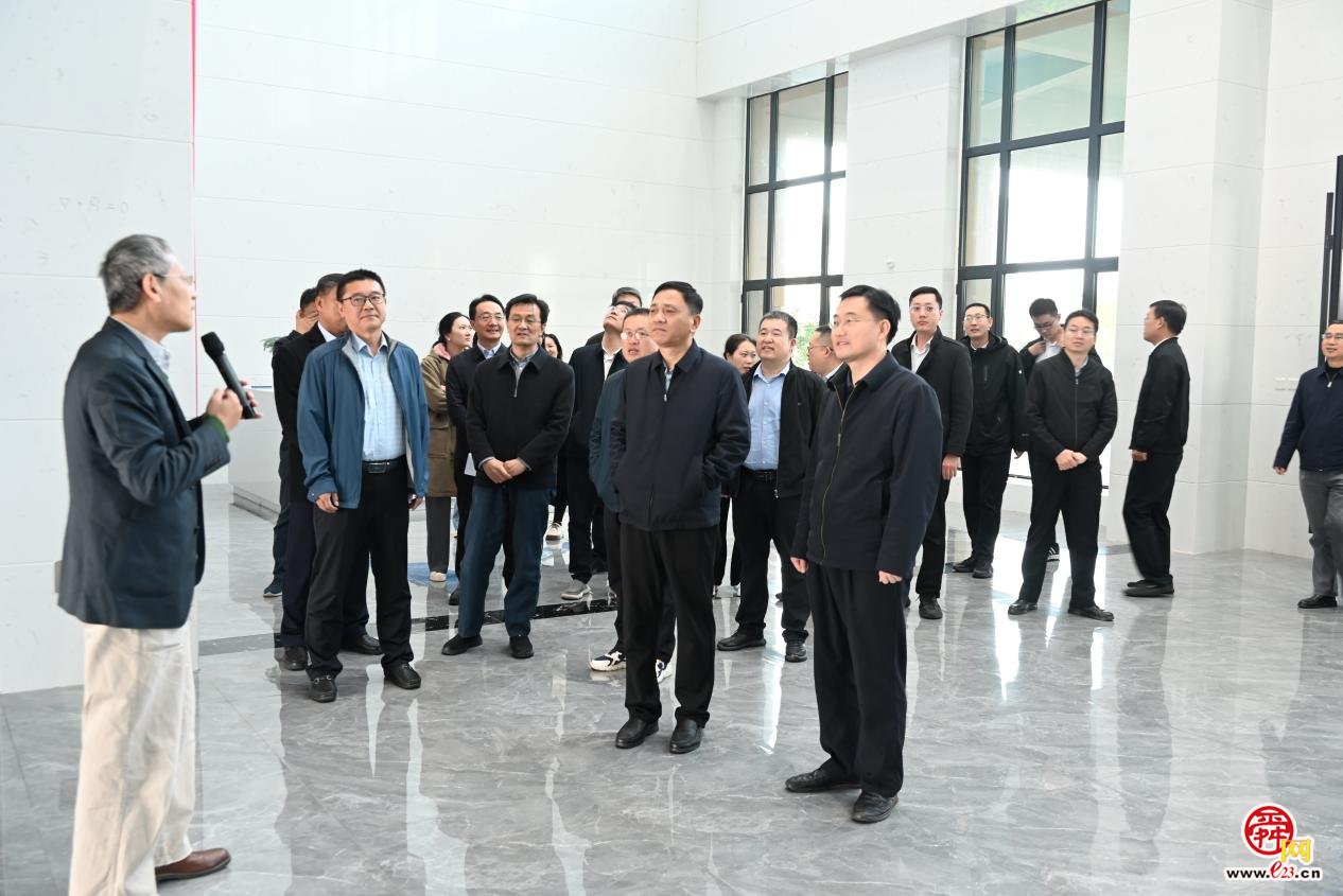 济南市委办公厅赴齐鲁空天信息研究院开展参观调研活动