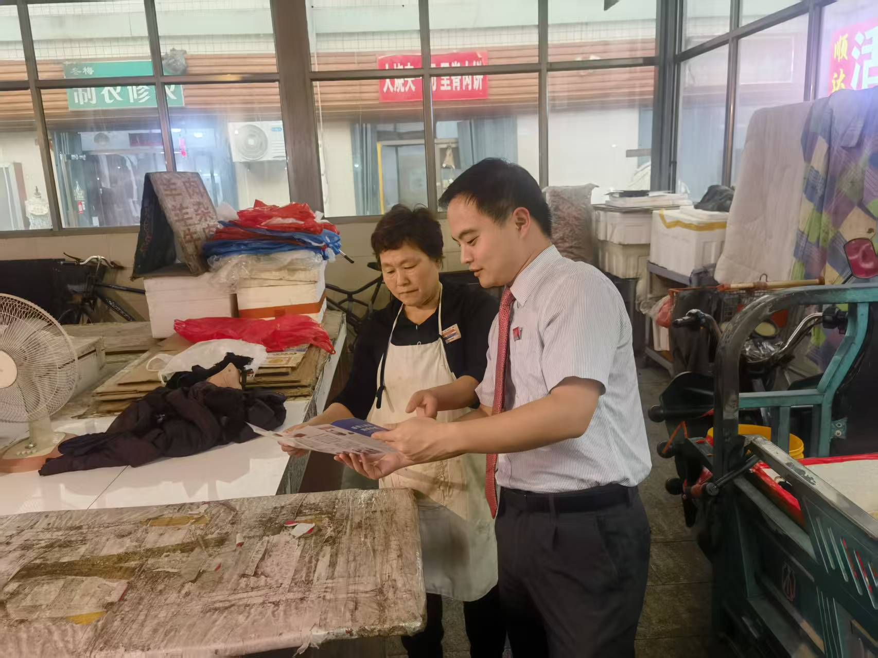 广发银行东营分行开展“相伴银发 ,书写暖心篇章”宣传活动