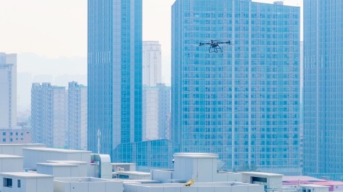 项目强省会｜建筑垃圾“飞天”运走！龙湖济南西城天街启用无人机助力项目收尾