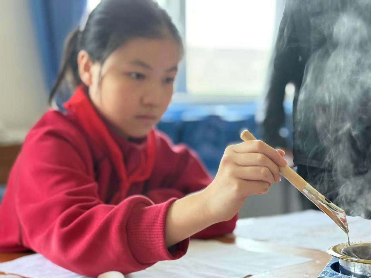 海信冰箱?雨辰助学走进沂南 为革命老区捐赠急需教学物资