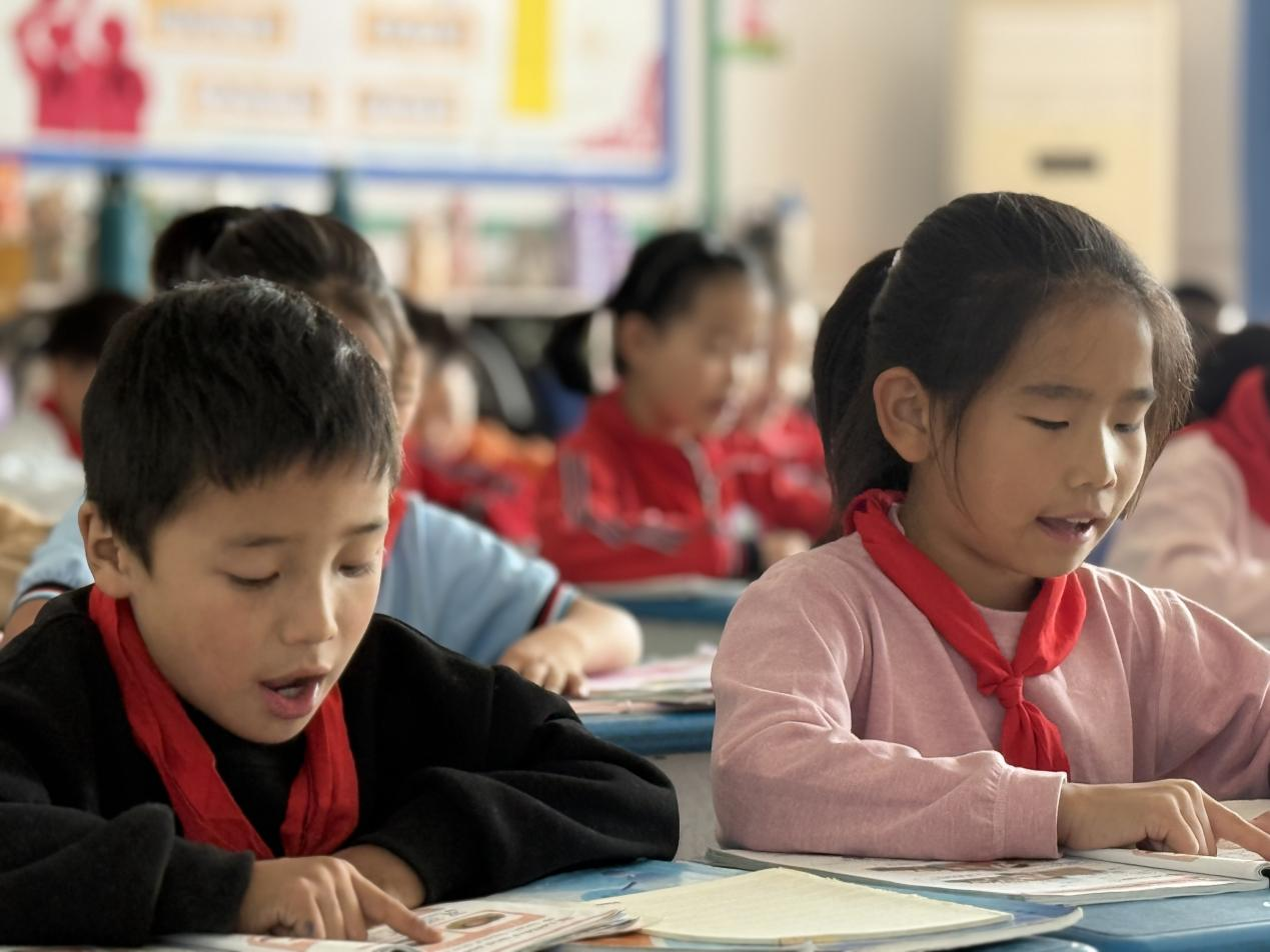 海信冰箱?雨辰助学走进沂南 为革命老区捐赠急需教学物资