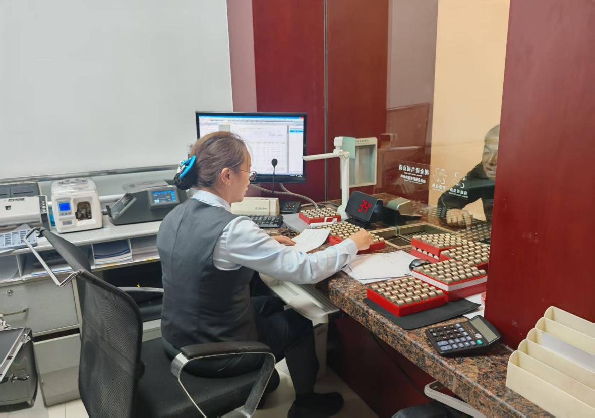 农行济南东郊支行:硬币清点暖人心 极速响应解难题