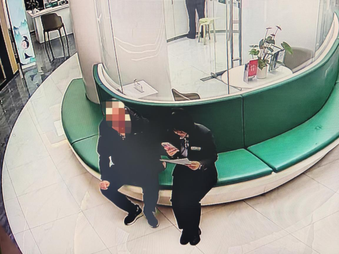 农行济南和平支行：暖心守护银发客户，误扣保险金全额追回