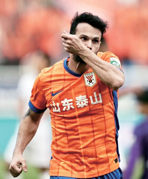 泰山队主场3比1逆转海港,就此终结“逢穆斯卡特不胜”