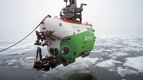 世界唯一！我国在北极密集海冰区进行连续载人深潜