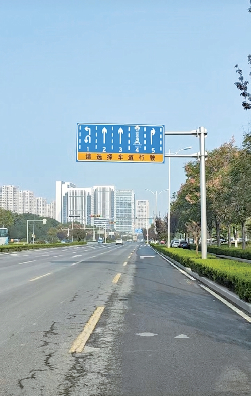 腊山河西路有公交专用道却无公交?济南公交:已纳入计划,将调研完善填补线路空白