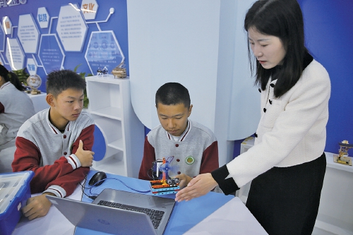 “螺蛳壳里巧腾挪”的教育革命——济南高新区东城逸家初级中学从配餐到“五星级食堂”的蜕变之路