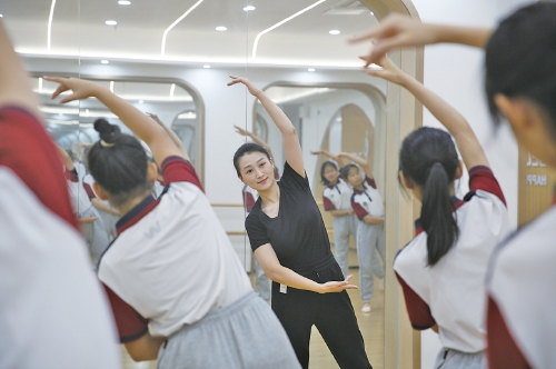 “螺蛳壳里巧腾挪”的教育革命——济南高新区东城逸家初级中学从配餐到“五星级食堂”的蜕变之路