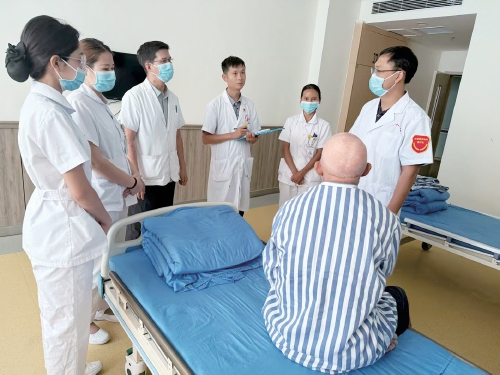 十年援疆路 医者薪火传——山东大学齐鲁第二医院耳鼻喉科两代医者接力守护边疆百姓健康