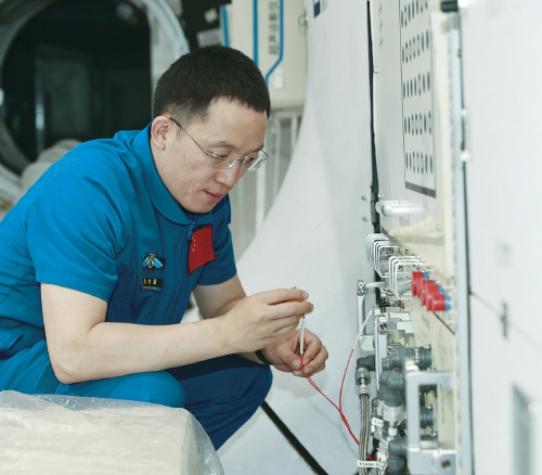 逐梦九天谱新“章” 亲人见证山东籍航天员张洪章出征，姐姐：等他回来给他做家乡菜