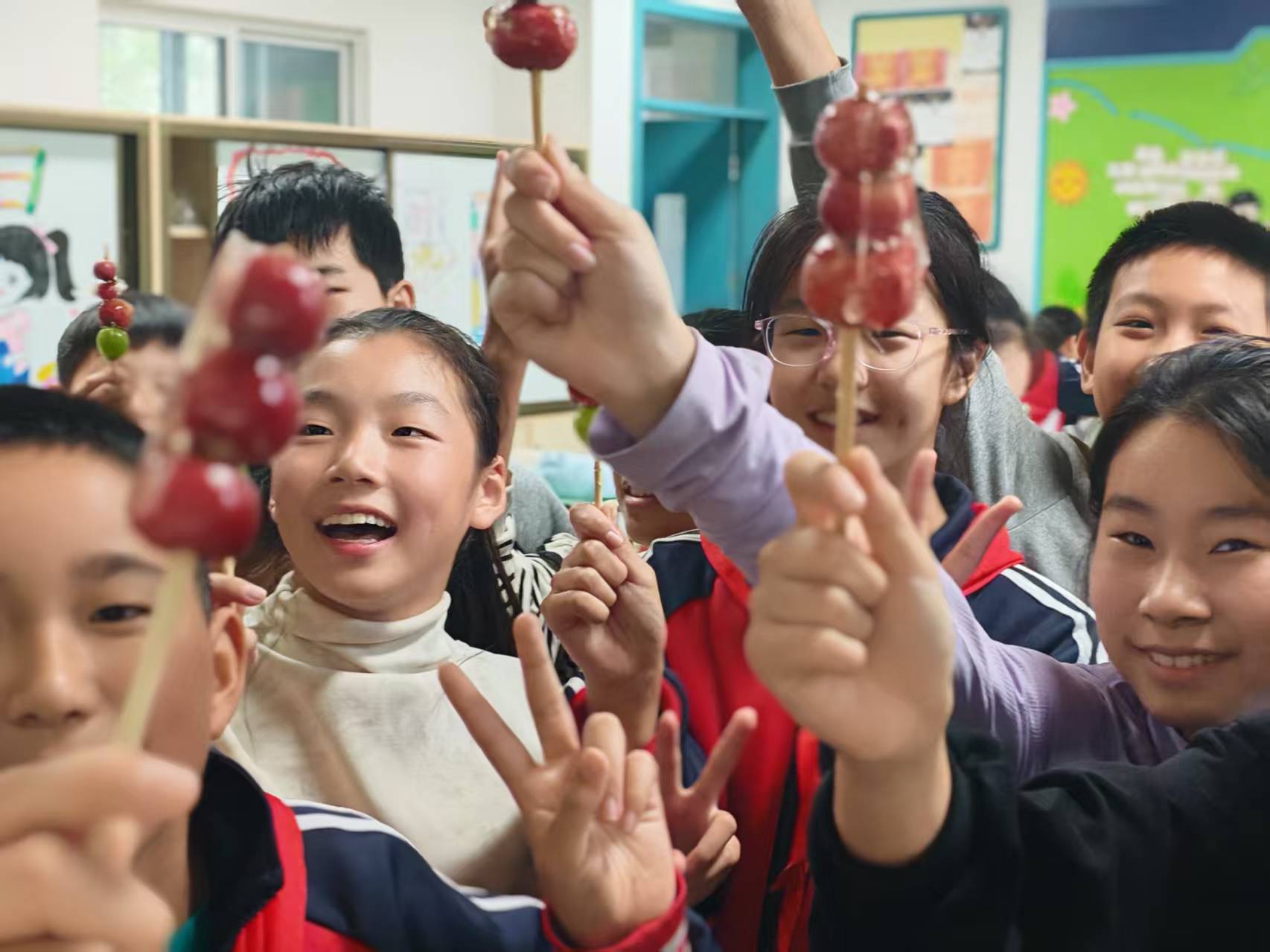 将“五育并举”落到实处：一场劳模领衔的校园丰收节，诠释劳动教育的“顶配”玩法