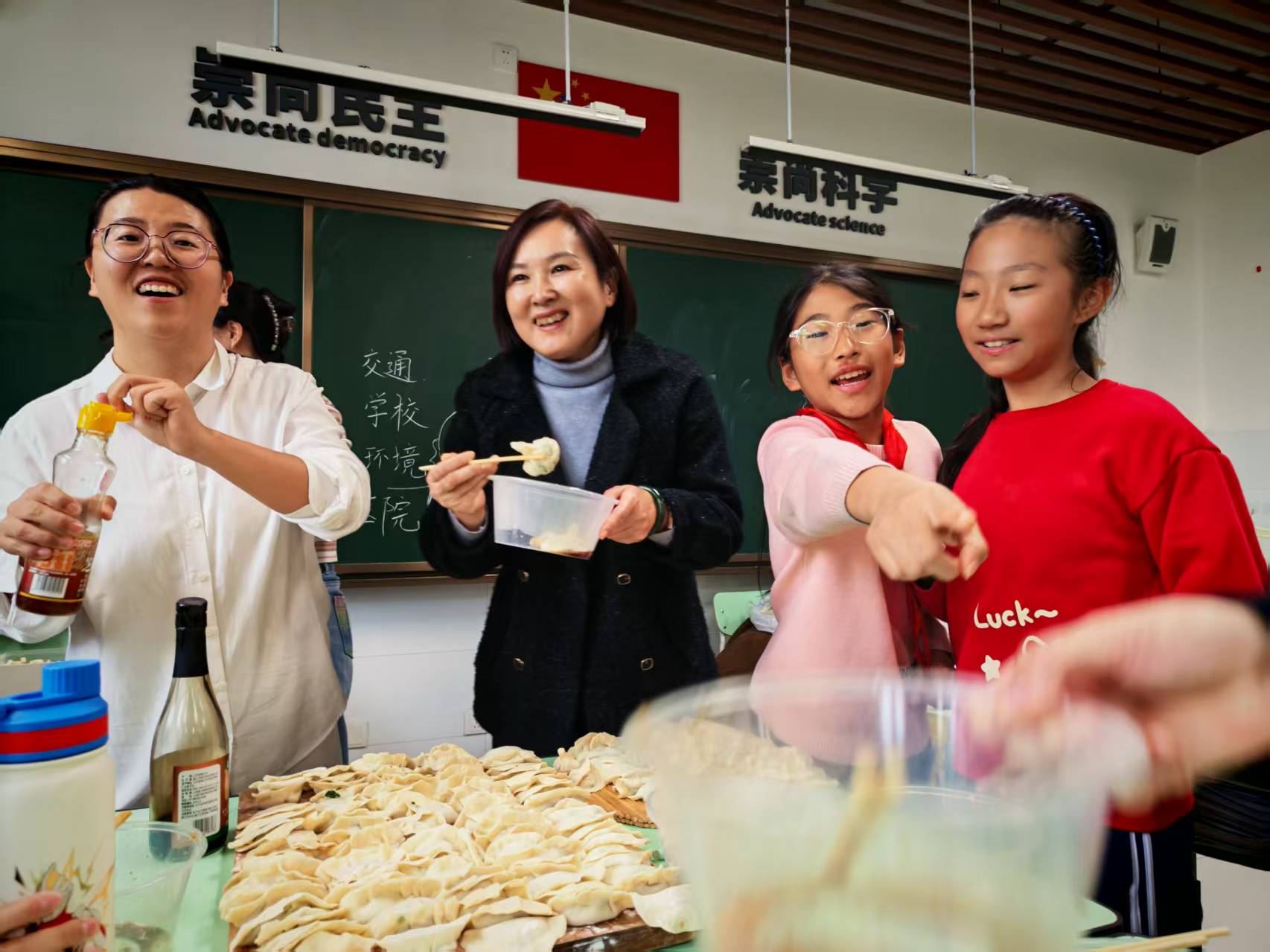 将“五育并举”落到实处：一场劳模领衔的校园丰收节，诠释劳动教育的“顶配”玩法