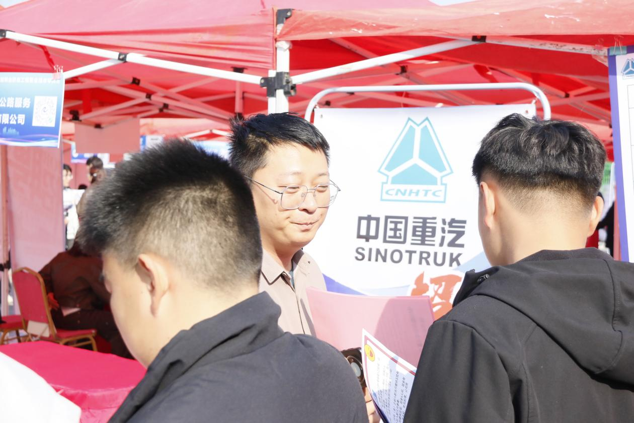 金秋十月赋咏新篇！ “选择济南 共赢未来”2025年驻济高校招聘会 济南工程职业技术学院站活动顺利举行