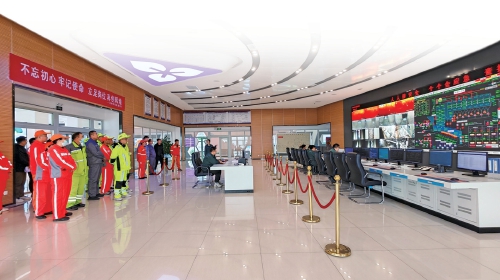 济南城管举办环卫工人节“城管开放日”观摩活动 走进垃圾处理一线 致敬城市美容师