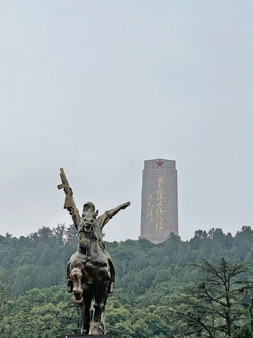 一座不朽丰碑、一卷庄严史诗、一个英雄图腾 以山之名，致敬英雄城市