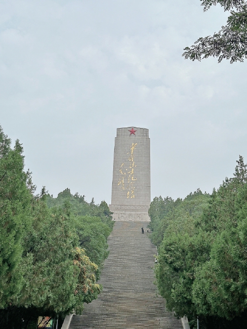 一座不朽丰碑、一卷庄严史诗、一个英雄图腾 以山之名，致敬英雄城市