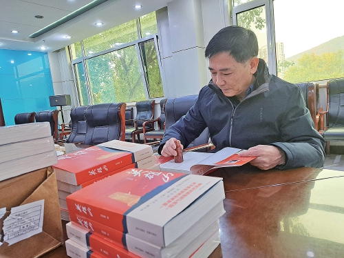 一座不朽丰碑、一卷庄严史诗、一个英雄图腾 以山之名，致敬英雄城市