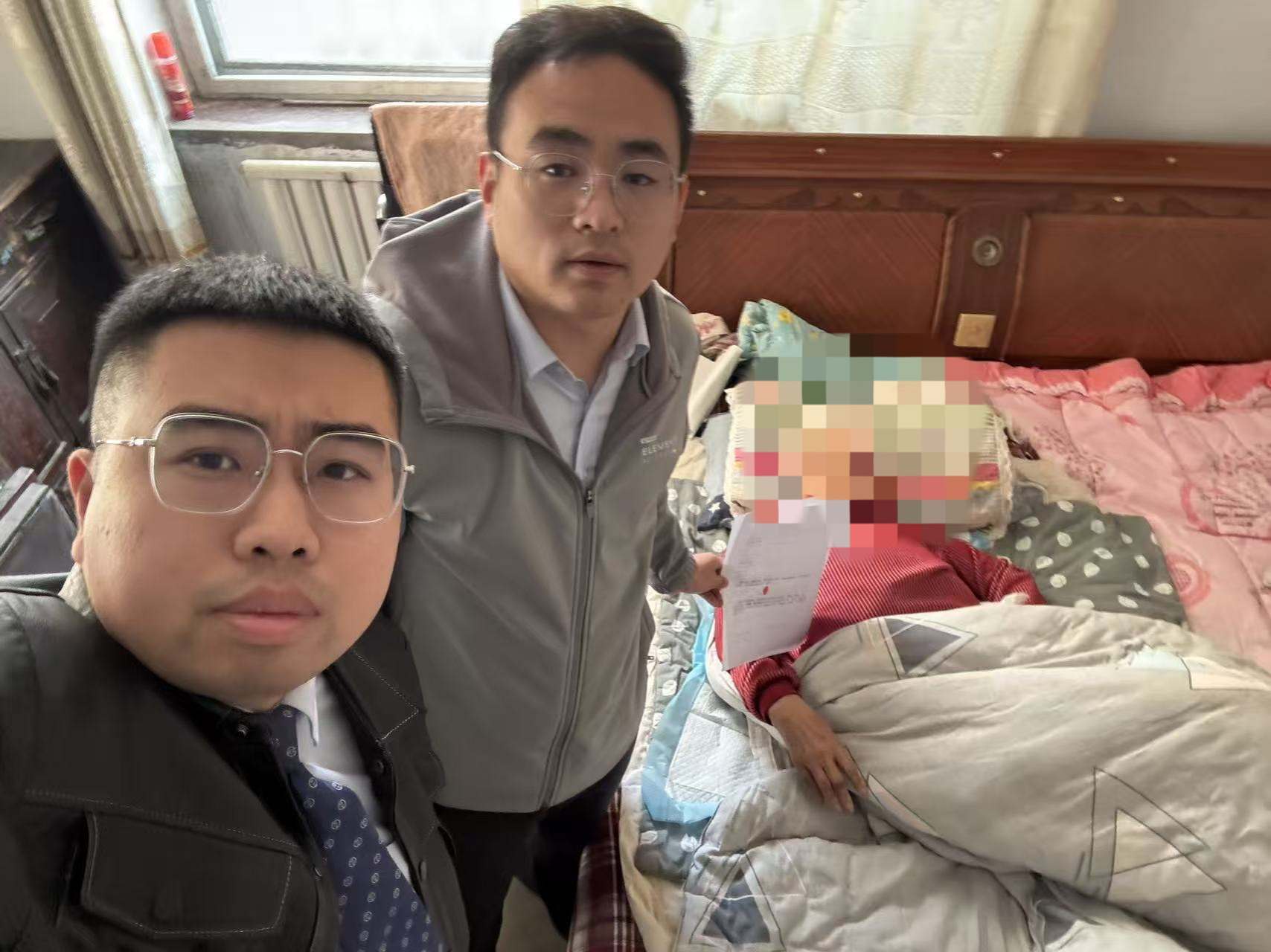 农行平阴榆山路支行: 有一种服务，叫做 “上门解忧”