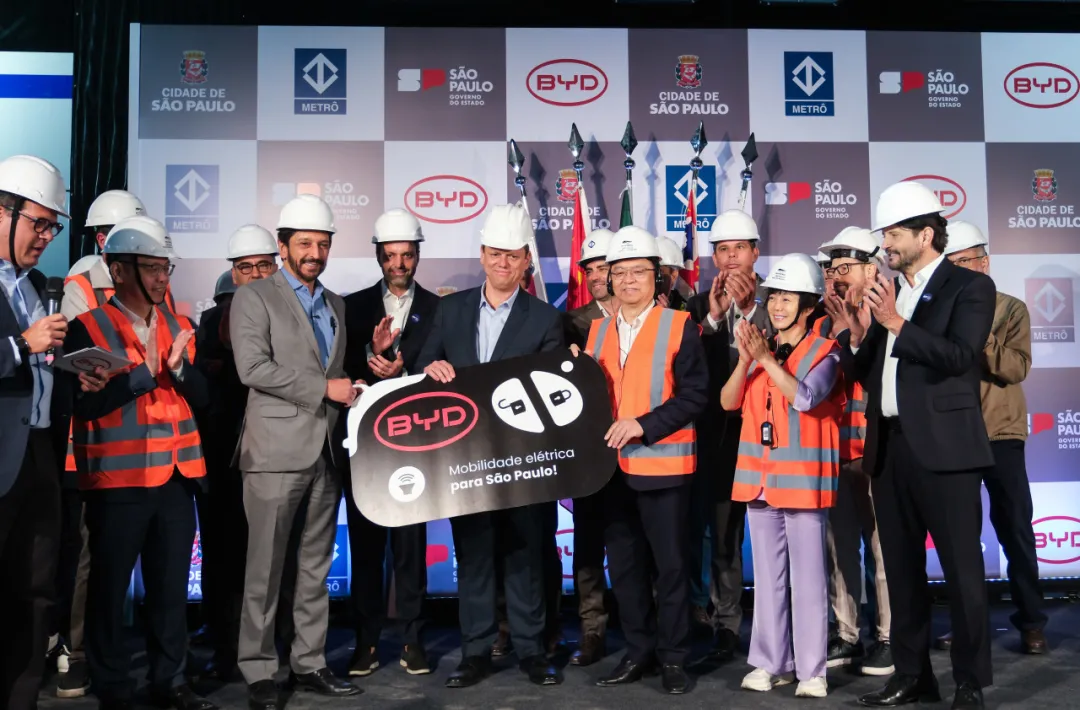 比亚迪巴西圣保罗17号线云轨项目测试完成,并交付首台22米电动大巴