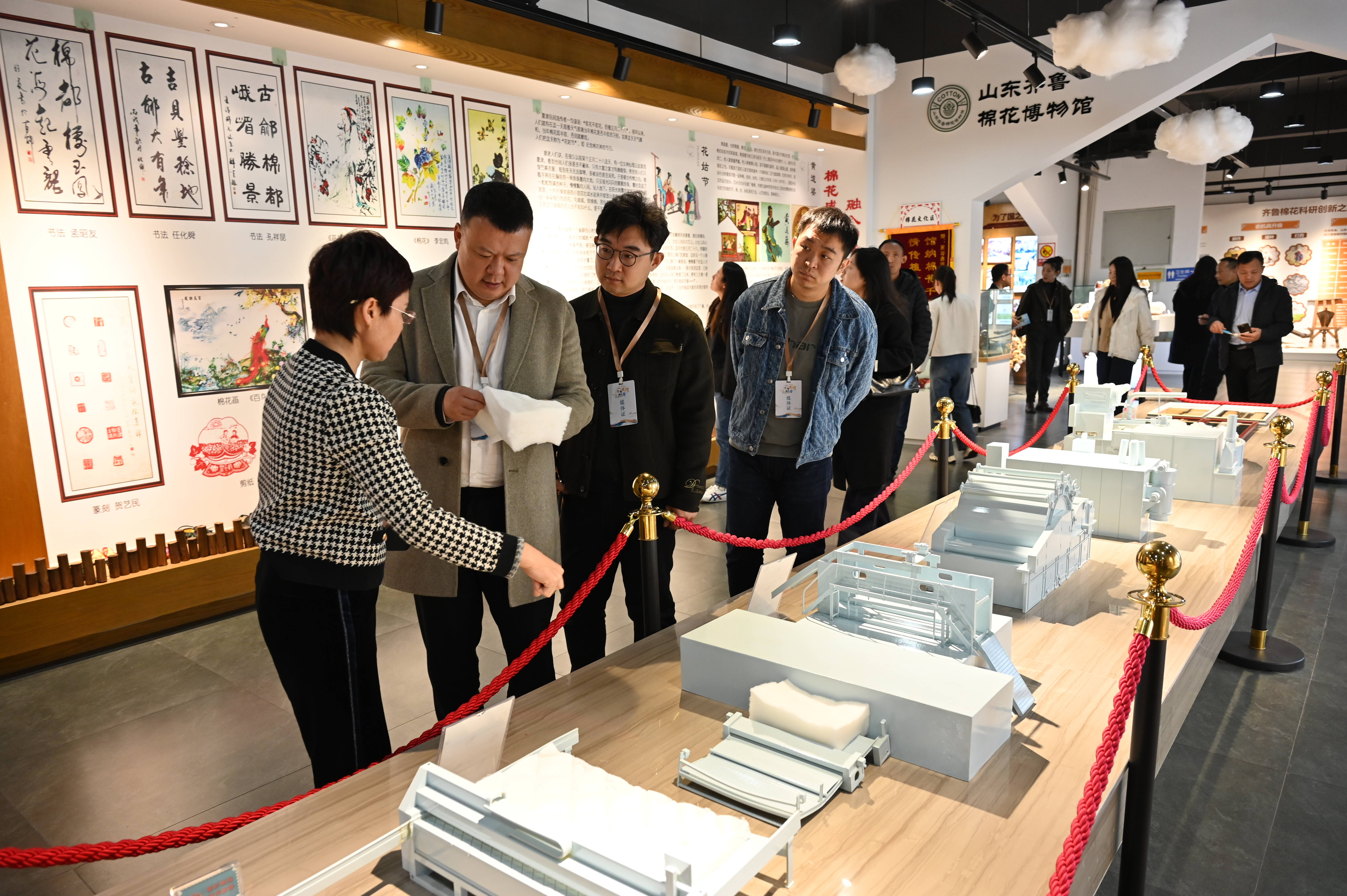 沿着黄河遇见海|采访团走进齐鲁棉花博物馆:探秘从“籽棉”到“智纺”的现代产业升级之路