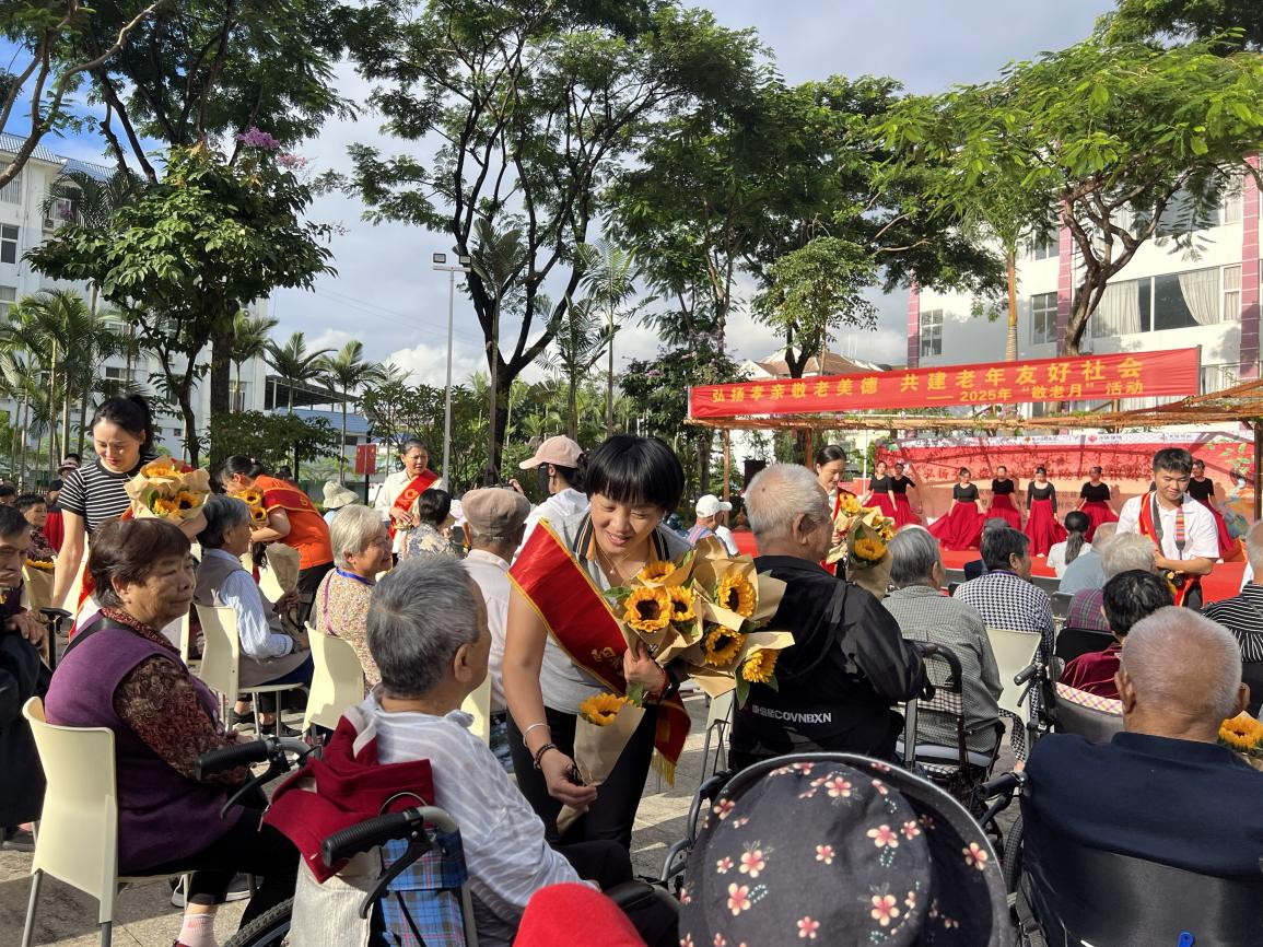 情暖桑榆度重阳 阳光人寿多机构联动开展敬老服务活动