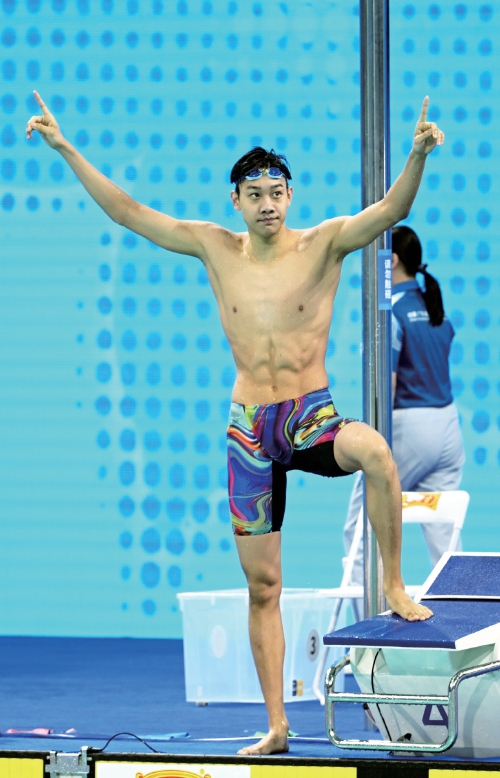 18岁山东小将张展硕加冕十五运会游泳双冠王