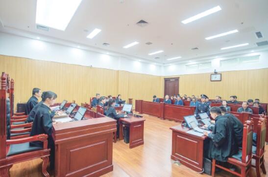 “法治课”开进庭审现场