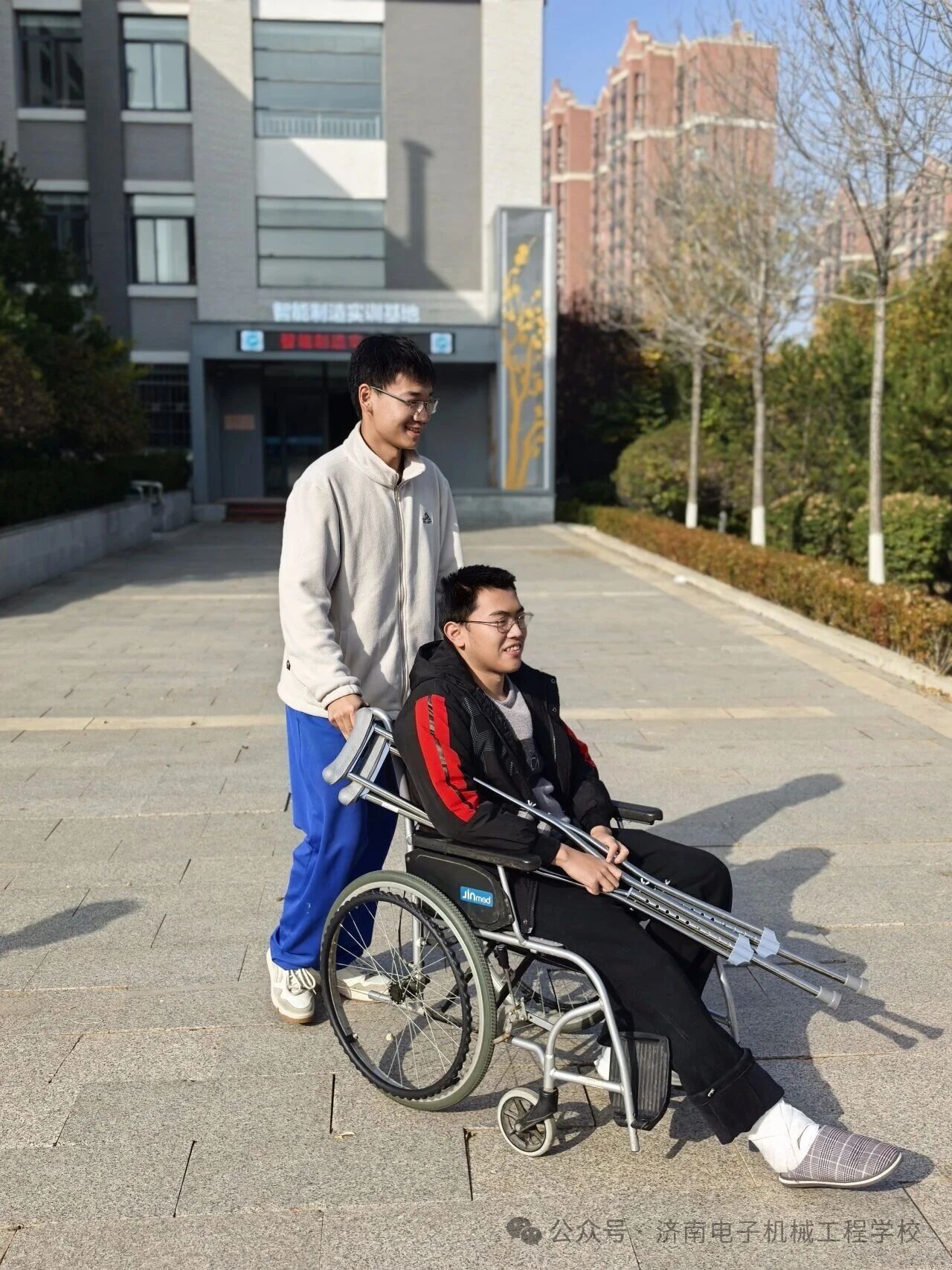 折翼亦飞翔：济南电子机械工程学校韩知衡同学的逐梦之路